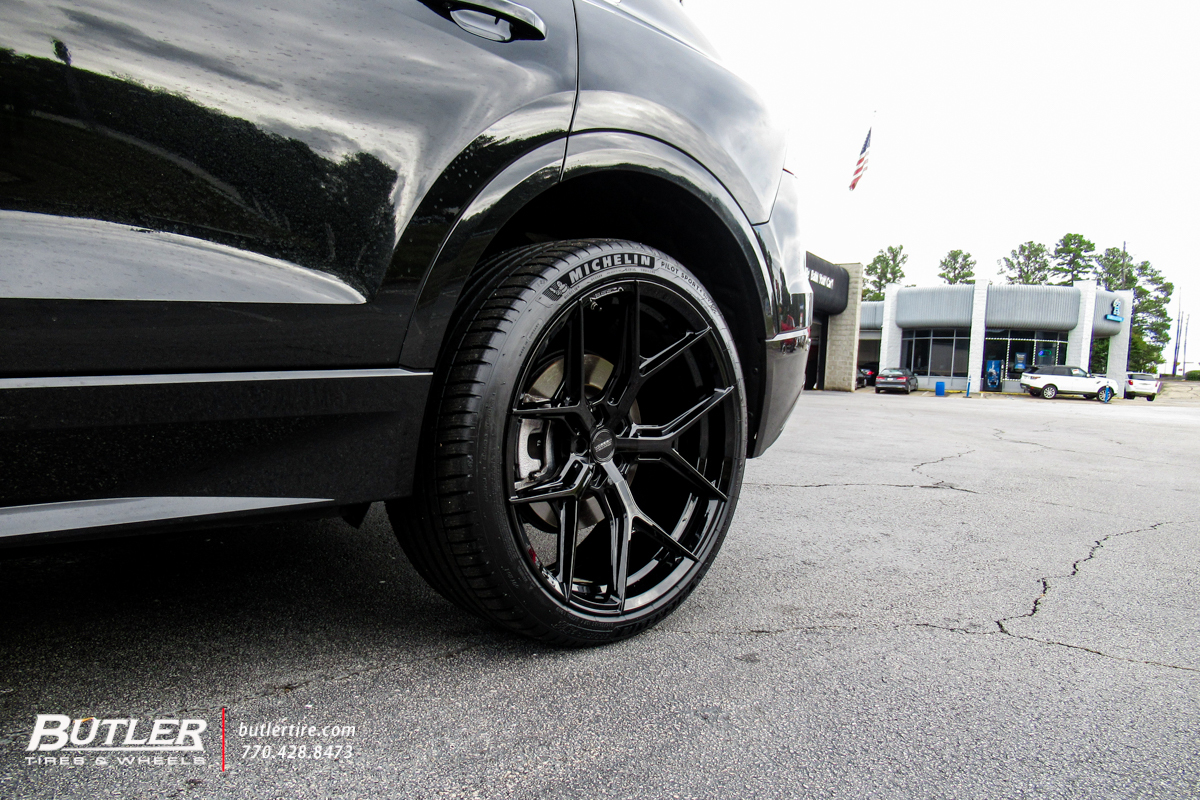 Audi Q8 with 23in Vossen HF5 Wheels and Michelin Pilot Sport 4S Tires