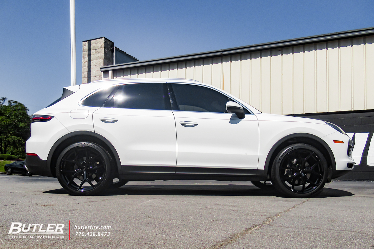 Porsche Cayenne with 22in Vossen HF5 Wheels and Michelin Tires