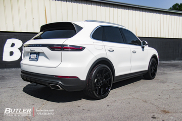 Porsche Cayenne with 22in Vossen HF5 Wheels and Michelin Tires