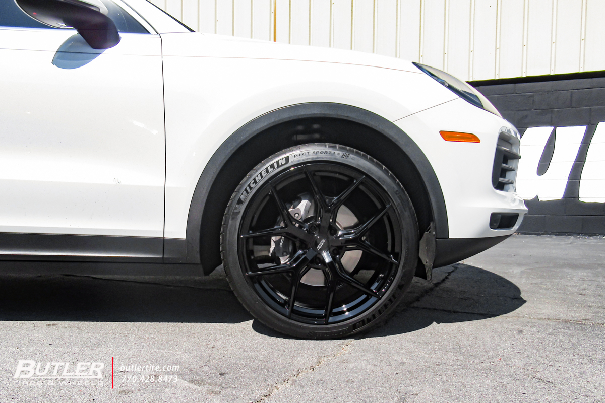 Porsche Cayenne with 22in Vossen HF5 Wheels and Michelin Tires