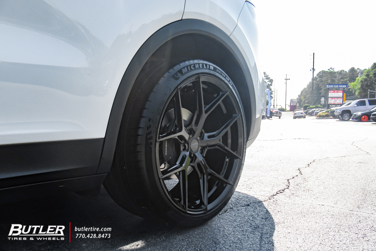 Porsche Cayenne with 22in Vossen HF5 Wheels and Michelin Tires